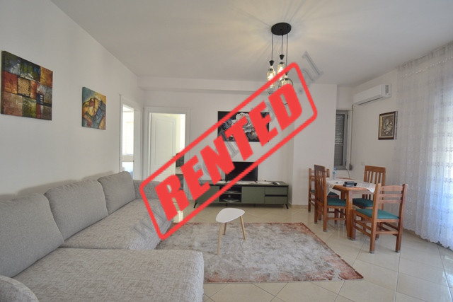 Apartament 2+1 me qira ne rrugen Haxhi Hysen Dalliu shume prane rruges Mine Peza ne Tirane.
Pozicio